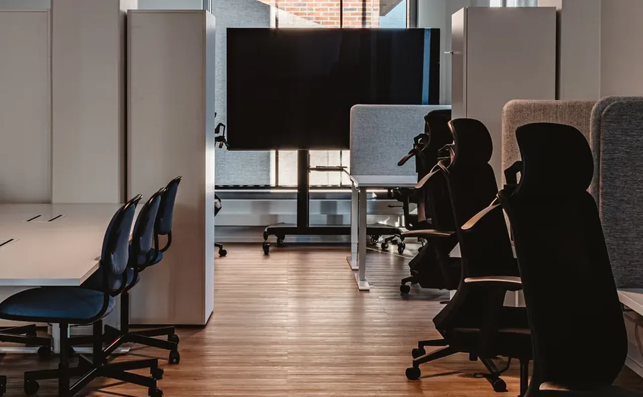 Coworking desks with acoustic dividers at M8S Hub
